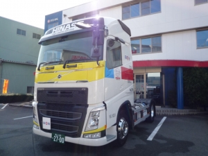 VOLVO　トレーラーヘッド（前）